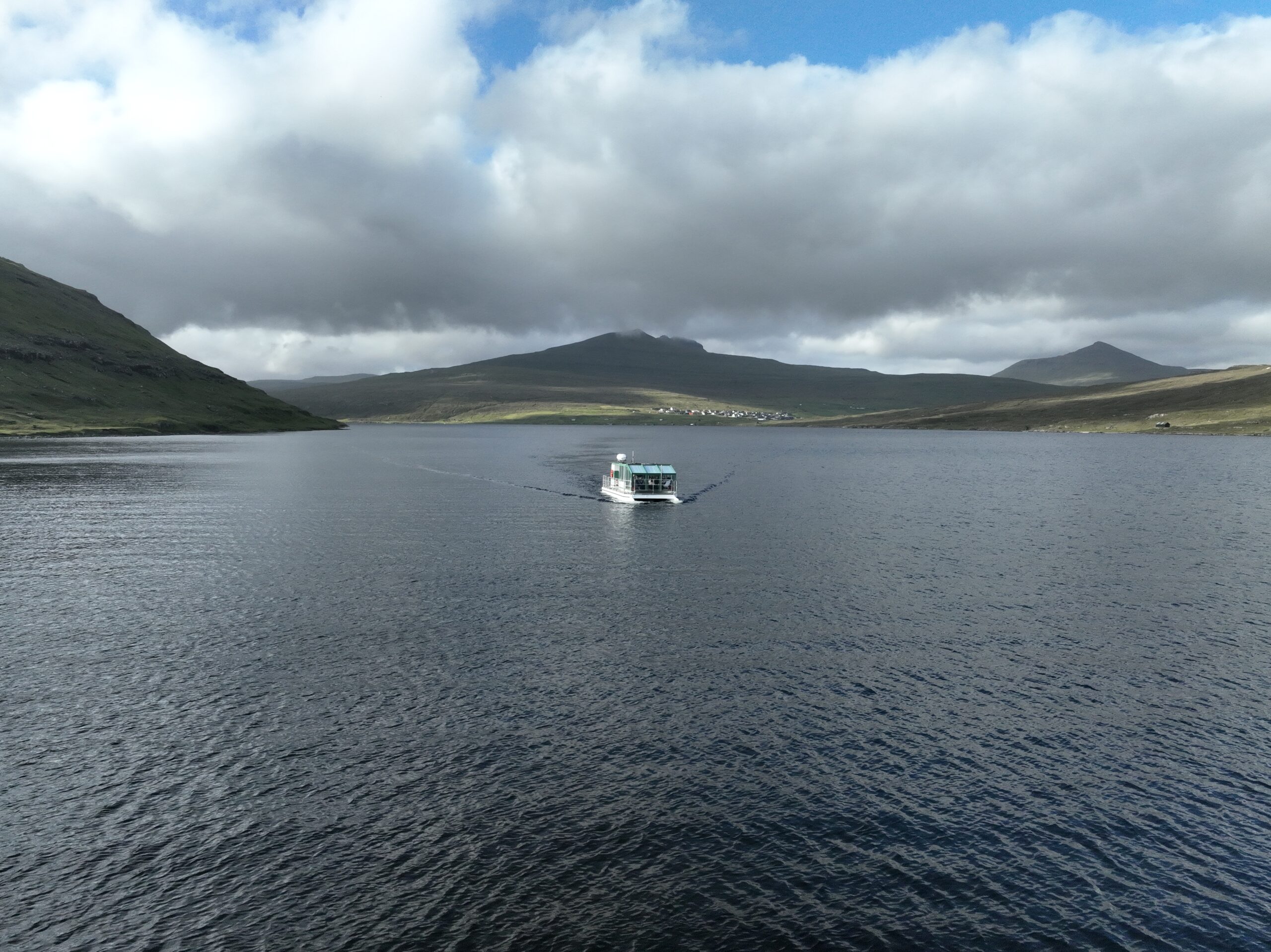 Lake Above the Ocean boat tour across Leitisvatn